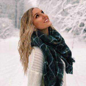 Meet your Posher, Julia